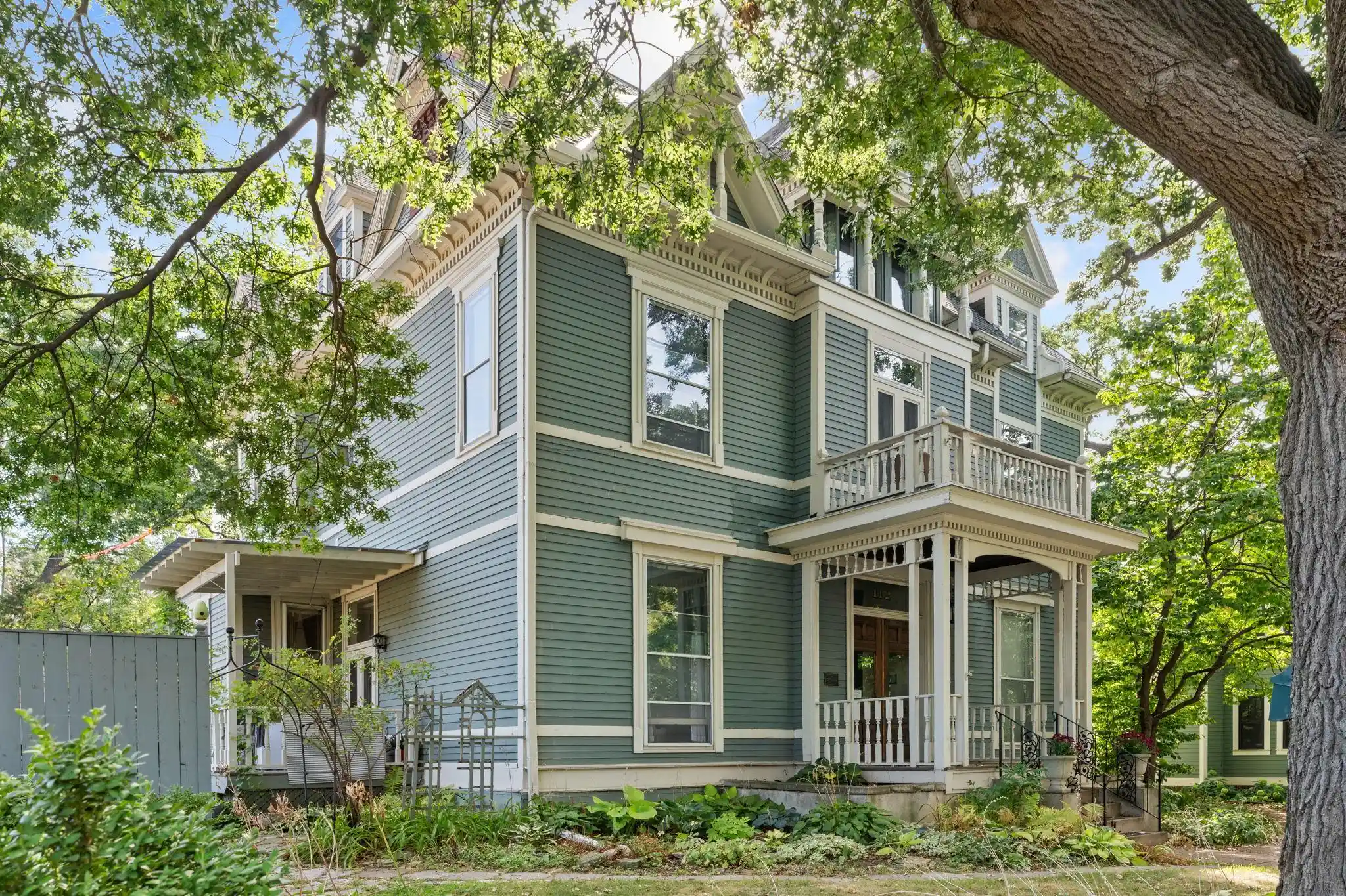 Listing Photo 2 - Condo for sale in 112 Western Ave N located at 112 Western Ave N, St. Paul, MN 55102 - Unit 112 Western Ave N