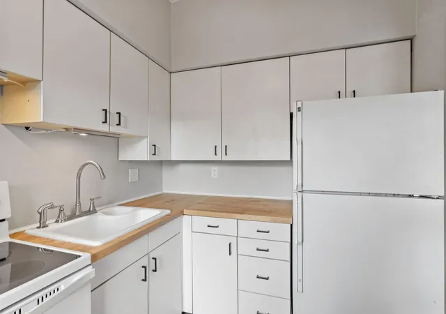 Listing Photo 4 - Condo for sale in building located at 112 Western Ave N, St. Paul, MN 55102 - Unit #5