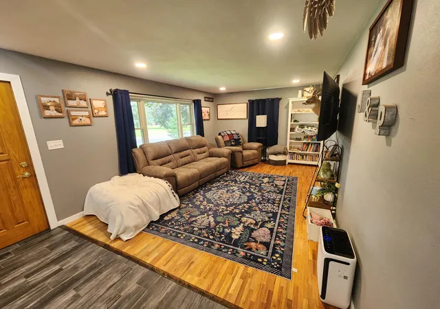 Photo 3 of Single family home for sale at 805 E County Rd N, Le Roy, MN 55951 | MLS# 7137004 | Listing updated on 2026-09-04