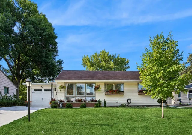 Photo 2 of Single family home for sale at 18 Park Dr, Northfield, MN 55057 | MLS# 7137032 | Listing updated on 2026-09-05
