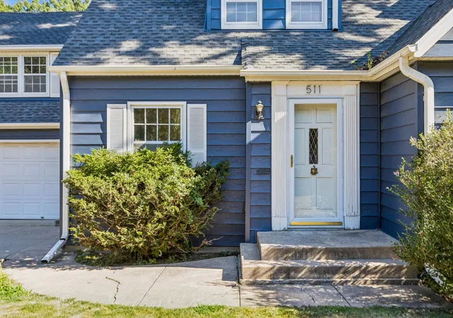 Photo 2 of Sale Pending at 511 Janalyn Cir, Minneapolis, MN 55416 | MLS# 7137033 | Listing updated on 2026-09-06