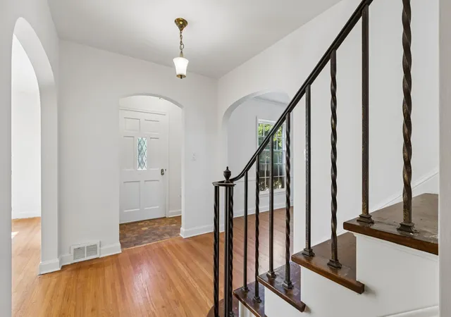 Photo 3 of Sale Pending at 511 Janalyn Cir, Minneapolis, MN 55416 | MLS# 7137033 | Listing updated on 2026-09-06