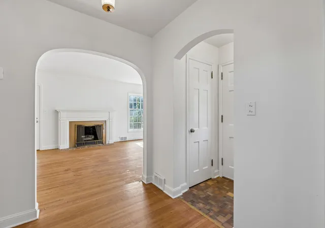 Photo 3 of Sale Pending at 511 Janalyn Cir, Minneapolis, MN 55416 | MLS# 7137033 | Listing updated on 2026-09-06