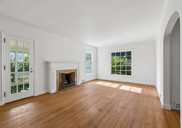 Photo 4 of Sale Pending at 511 Janalyn Cir, Minneapolis, MN 55416 | MLS# 7137033 | Listing updated on 2026-09-06