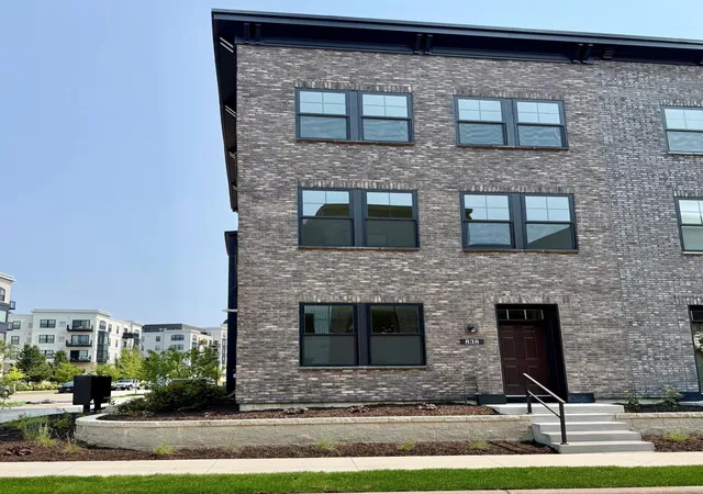 Photo 1 of Single family home for sale at 838 Woodlawn Ave, Saint Paul, MN 55116 | MLS# 7137043 | Listing updated on 2026-09-03