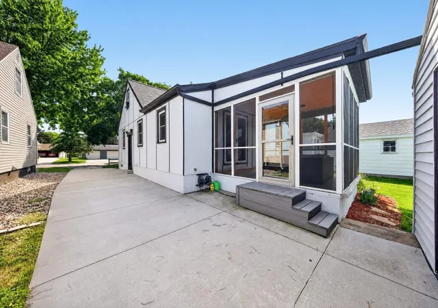 Photo 3 of Single family home for sale at 837 11th Avenue SE, Rochester, MN 55904 | MLS# 7137045 | Listing updated on 2026-09-17