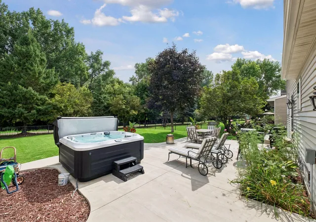 Photo 2 of Single family home for sale at 2374 Molnau Ct, Chaska, MN 55318 | MLS# 7137049 | Listing updated on 2026-09-03