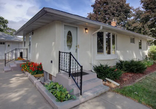 Photo 1 of Single family home for sale at 2115 English St, Saint Paul, MN 55109 | MLS# 7137053 | Listing updated on 2026-10-04