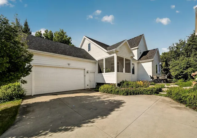 Photo 2 of Single family home for sale at 1210 Grey Fox Ave Sw, Rochester, MN 55902 | MLS# 7137056 | Listing updated on 2026-09-30