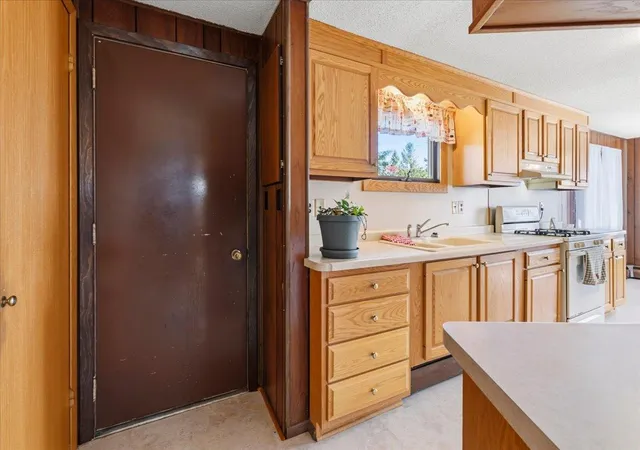 Photo 3 of Single family home for sale at 170 Albert St, Loretto, MN 55357 | MLS# 7137066 | Listing updated on 2026-10-29