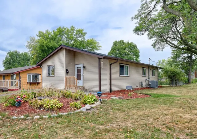 Photo 2 of Single family home for sale at 513 Arlington Ave E, Saint Paul, MN 55130 | MLS# 7137071 | Listing updated on 2026-10-16