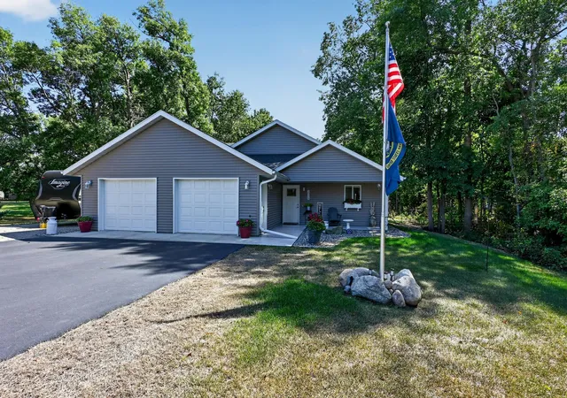 Photo 3 of Sale Pending at 2006 Woodland Park Dr Ne, Alexandria, MN 56308 | MLS# 7137079 | Listing updated on 2026-10-06
