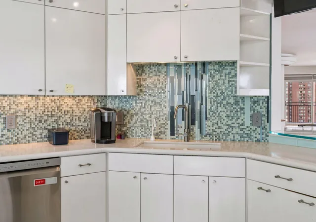 Photo 3 of Condo for sale at 1225 Lasalle Ave #2307, Minneapolis, MN 55403 | MLS# 7137081 | Listing updated on 2026-10-06