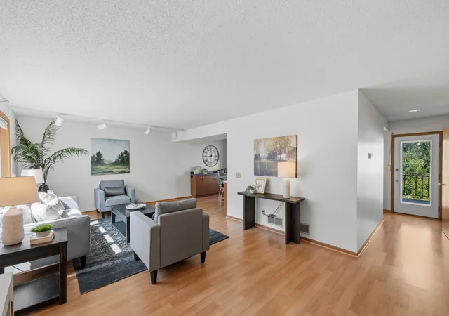 Photo 3 of Single family home for sale at 933 Dartmouth Pl Se, Minneapolis, MN 55414 | MLS# 7137082 | Listing updated on 2026-10-04