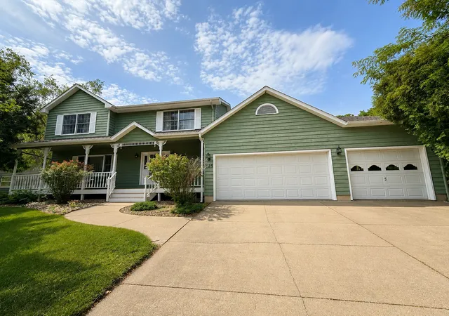 Single family home for sale at 225 Oak Leaf Dr, Winona, MN 55987 | MLS# 7137124