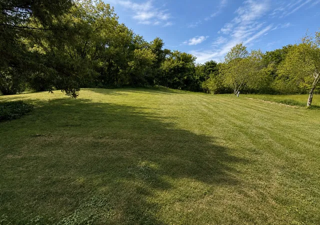 Photo 3 of Sale Pending at 225 Oak Leaf Dr, Winona, MN 55987 | MLS# 7137124 | Listing updated on 2026-10-30
