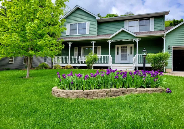 Photo 4 of Sale Pending at 225 Oak Leaf Dr, Winona, MN 55987 | MLS# 7137124 | Listing updated on 2026-10-30