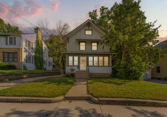 Photo 2 of Single family home for sale at 117 Shaubut St, Mankato, MN 56001 | MLS# 7137140 | Listing updated on 2026-09-05