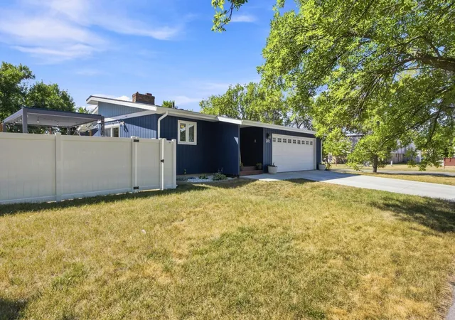 Photo 2 of Single family home for sale at 201 11th Avenue E, West Fargo, ND 58078 | MLS# 7137159 | Listing updated on 2026-09-03