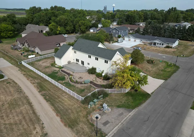 Photo 4 of Single family home for sale at 210 Hackberry Ct, Kindred, ND 58051 | MLS# 7137161 | Listing updated on 2026-10-27