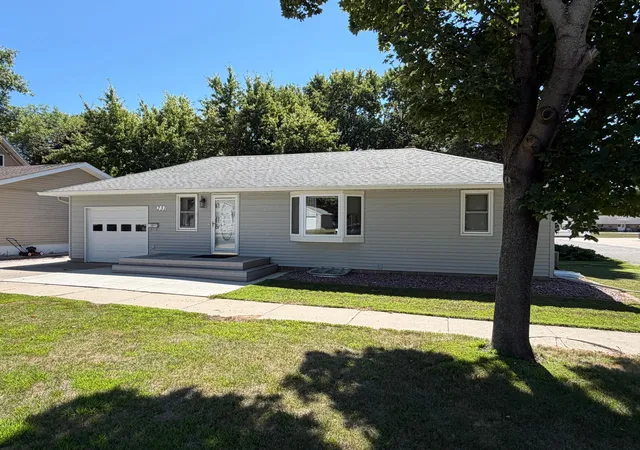 Photo 1 of Single family home for sale at 231 Elizabeth St E, Edgerton, MN 56128 | MLS# 7137168 | Listing updated on 2026-09-02