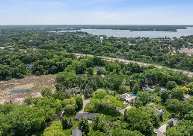Photo 15 of Mansion for sale at 355 Margaret Cir, Wayzata, MN 55391 | MLS# 7137188 | Listing updated on 2026-09-05