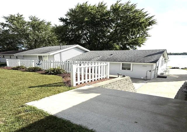 Photo 3 of Single family home for sale at 1906 County Rd 5 NW, Annandale, MN 55302 | MLS# 7137216 | Listing updated on 2026-09-02
