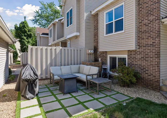 Photo 2 of Single family home for sale at 10237 Arrowwood Dr, Eden Prairie, MN 55347 | MLS# 7137249 | Listing updated on 2026-09-03