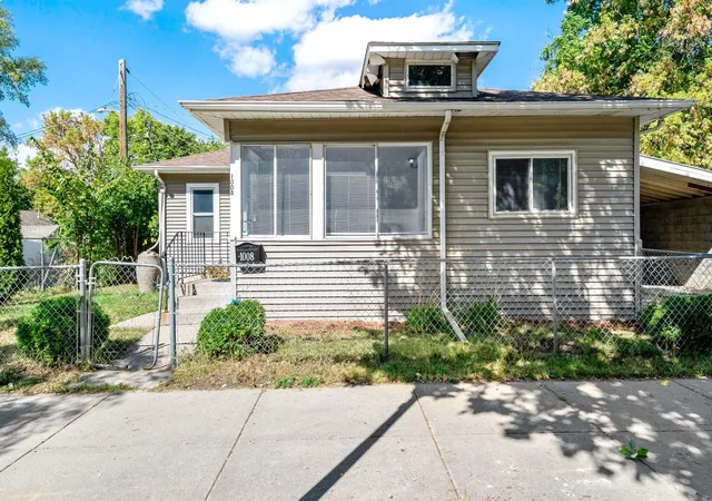 Photo 1 of Single family home for sale at 1008 Lowry Ave N, Minneapolis, MN 55411 | MLS# 7137259 | Listing updated on 2026-09-13