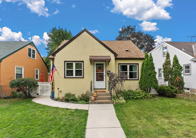 Photo 2 of Single family home for sale at 828 3rd Avenue S, South Saint Paul, MN 55075 | MLS# 7137261 | Listing updated on 2026-09-19