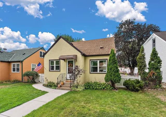 Photo 3 of Single family home for sale at 828 3rd Avenue S, South Saint Paul, MN 55075 | MLS# 7137261 | Listing updated on 2026-09-19