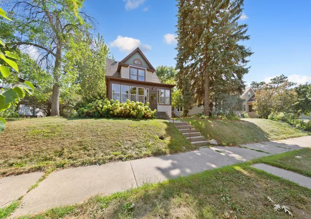 Photo 2 of Single family home for sale at 1716 Iglehart Ave, Saint Paul, MN 55104 | MLS# 7137285 | Listing updated on 2026-09-03