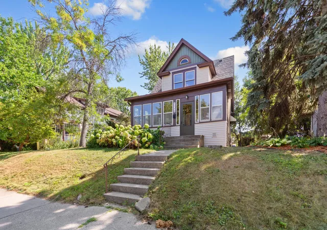Photo 3 of Single family home for sale at 1716 Iglehart Ave, Saint Paul, MN 55104 | MLS# 7137285 | Listing updated on 2026-09-03