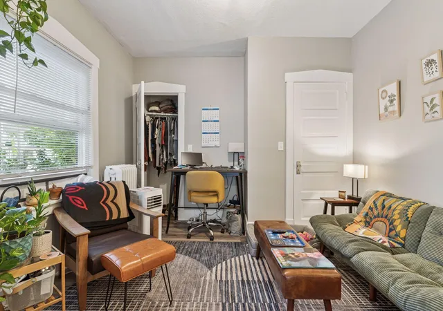 Photo 4 of House for sale at 1083 Chatsworth St N, Saint Paul, MN 55103 | MLS# 7137290 | Listing updated on 2026-09-02