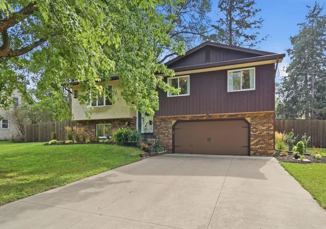 Photo 1 of Single family home for sale at 2262 Linwood Ave E, Saint Paul, MN 55119 | MLS# 7137293 | Listing updated on 2026-09-19