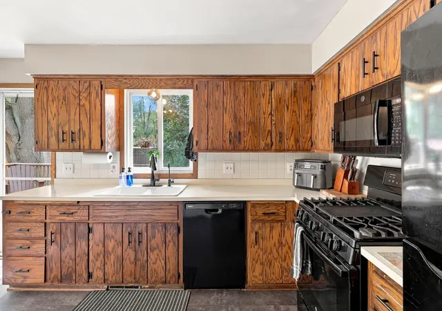 Photo 3 of Single family home for sale at 2262 Linwood Ave E, Saint Paul, MN 55119 | MLS# 7137293 | Listing updated on 2026-09-19