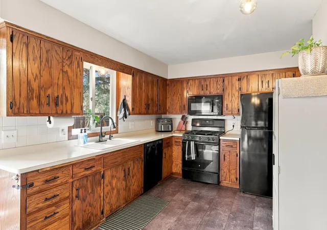 Photo 4 of Single family home for sale at 2262 Linwood Ave E, Saint Paul, MN 55119 | MLS# 7137293 | Listing updated on 2026-09-19