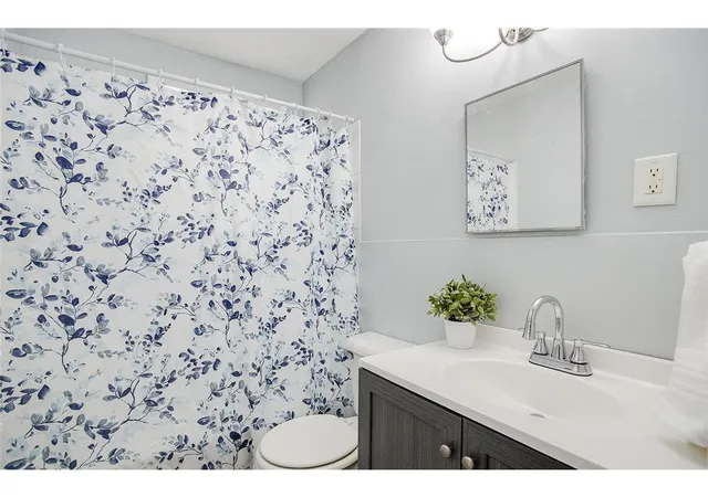 Listing Photo 3 - Condo for sale in building located at 914 Burr St, Saint Paul, MN 55130