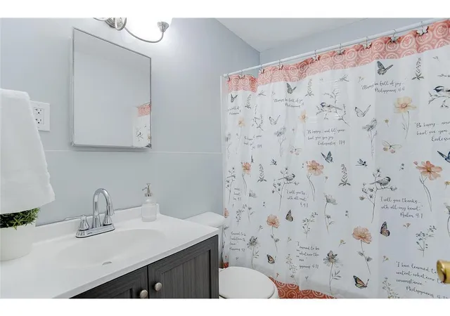 Listing Photo 5 - Condo for sale in building located at 914 Burr St, Saint Paul, MN 55130