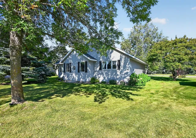 Photo 2 of Single family home for sale at 1258 Westbrook Cir, Alexandria, MN 56308 | MLS# 7137300 | Listing updated on 2026-10-07