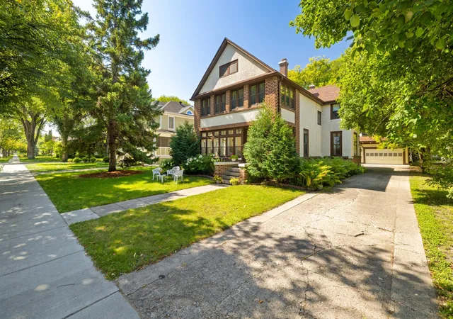Photo 1 of Single family home for sale at 911 8th Street S, Fargo, ND 58103 | MLS# 7137304 | Listing updated on 2026-09-04