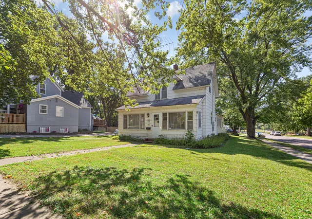 Photo 2 of Single family home for sale at 932 3rd Avenue Nw, Faribault, MN 55021 | MLS# 7137305 | Listing updated on 2026-09-04