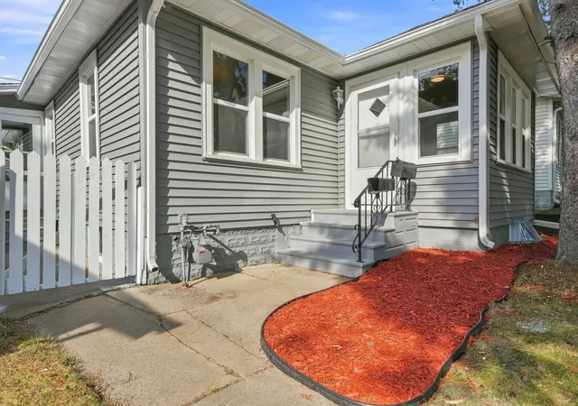Photo 2 of Single family home for sale at 2211 Minnehaha Ave E, Saint Paul, MN 55119 | MLS# 7137330 | Listing updated on 2026-09-04