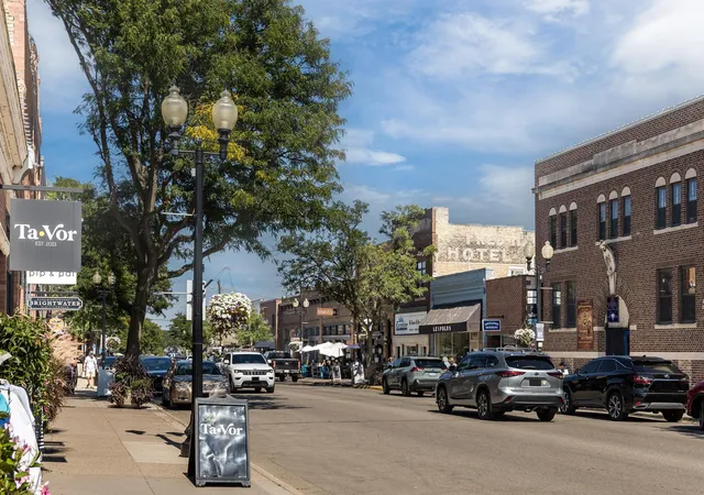 Listing Photo 2 - Condo for sale in building located at 203 Mill St, Excelsior, MN 55331 - Unit #N202