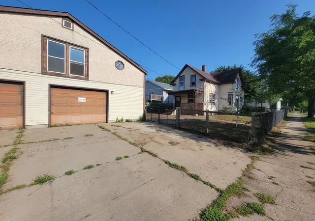 Photo 3 of Single family home for sale at 85 Hatch Ave, Saint Paul, MN 55117 | MLS# 7137341 | Listing updated on 2026-09-05