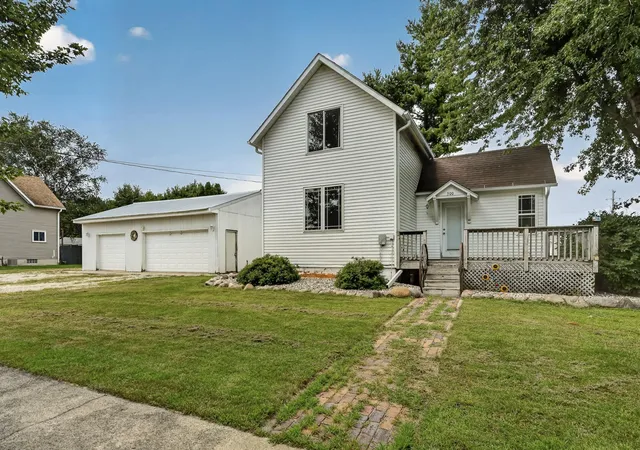 Photo 2 of Single family home for sale at 500 Center Ave S, Hayfield, MN 55940 | MLS# 7137373 | Listing updated on 2026-09-17