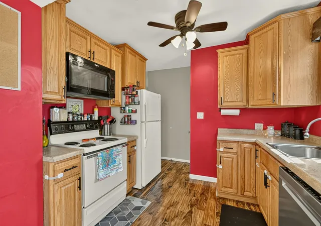 Photo 4 of Single family home for sale at 500 Center Ave S, Hayfield, MN 55940 | MLS# 7137373 | Listing updated on 2026-09-17