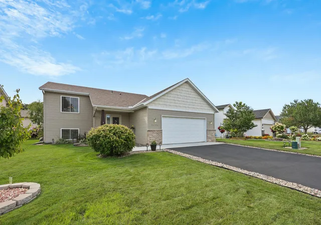 Photo 1 of Single family home for sale at 2550 43rd Avenue S, Saint Cloud, MN 56301 | MLS# 7137374 | Listing updated on 2026-09-14