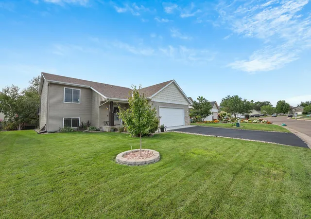 Photo 2 of Single family home for sale at 2550 43rd Avenue S, Saint Cloud, MN 56301 | MLS# 7137374 | Listing updated on 2026-09-14