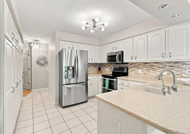 Photo 4 of Single family home for sale at 6287 Sequoia Cir, Eden Prairie, MN 55346 | MLS# 7137376 | Listing updated on 2026-09-19